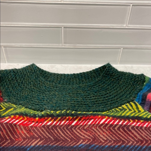 - Desigual Green and Red Crew Neck Sweater with Intricate Patterns - Picture 14 of 14